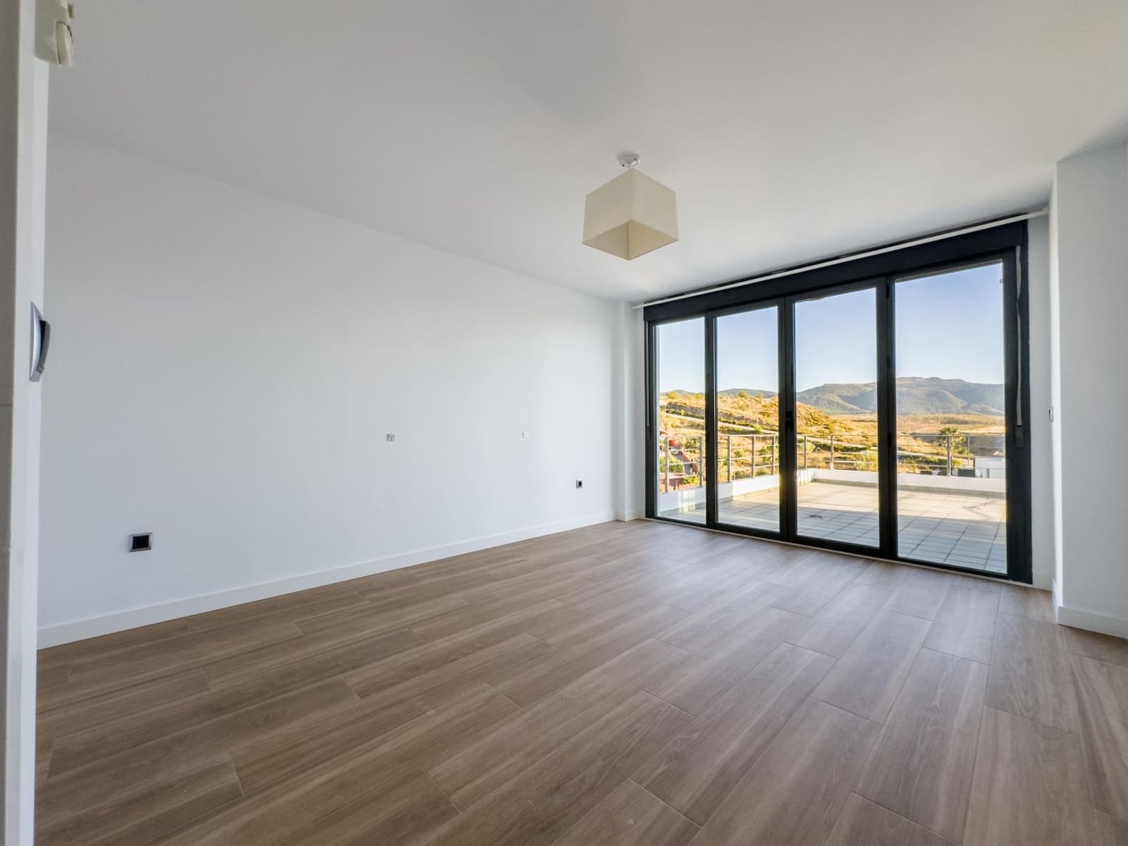 5 bedroom Villa for sale in La Zubia with pool garage - € 799,000 (Ref: 9427177)