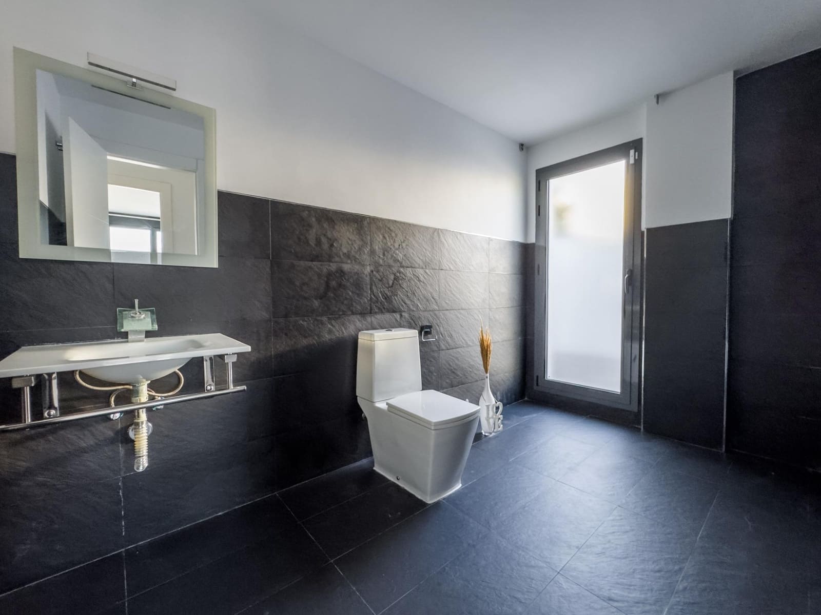 5 bedroom Villa for sale in La Zubia with pool garage - € 799,000 (Ref: 9427177)