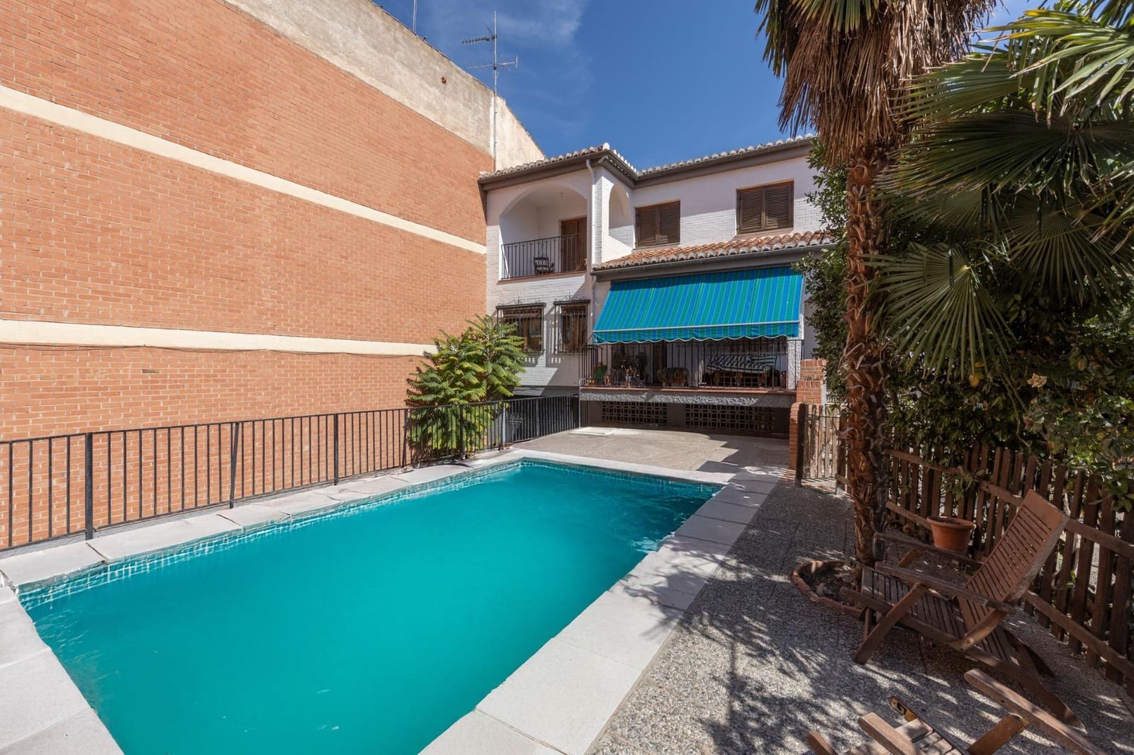 5 bedroom Villa for sale in La Zubia with garage - € 490,000 (Ref: 9427178)