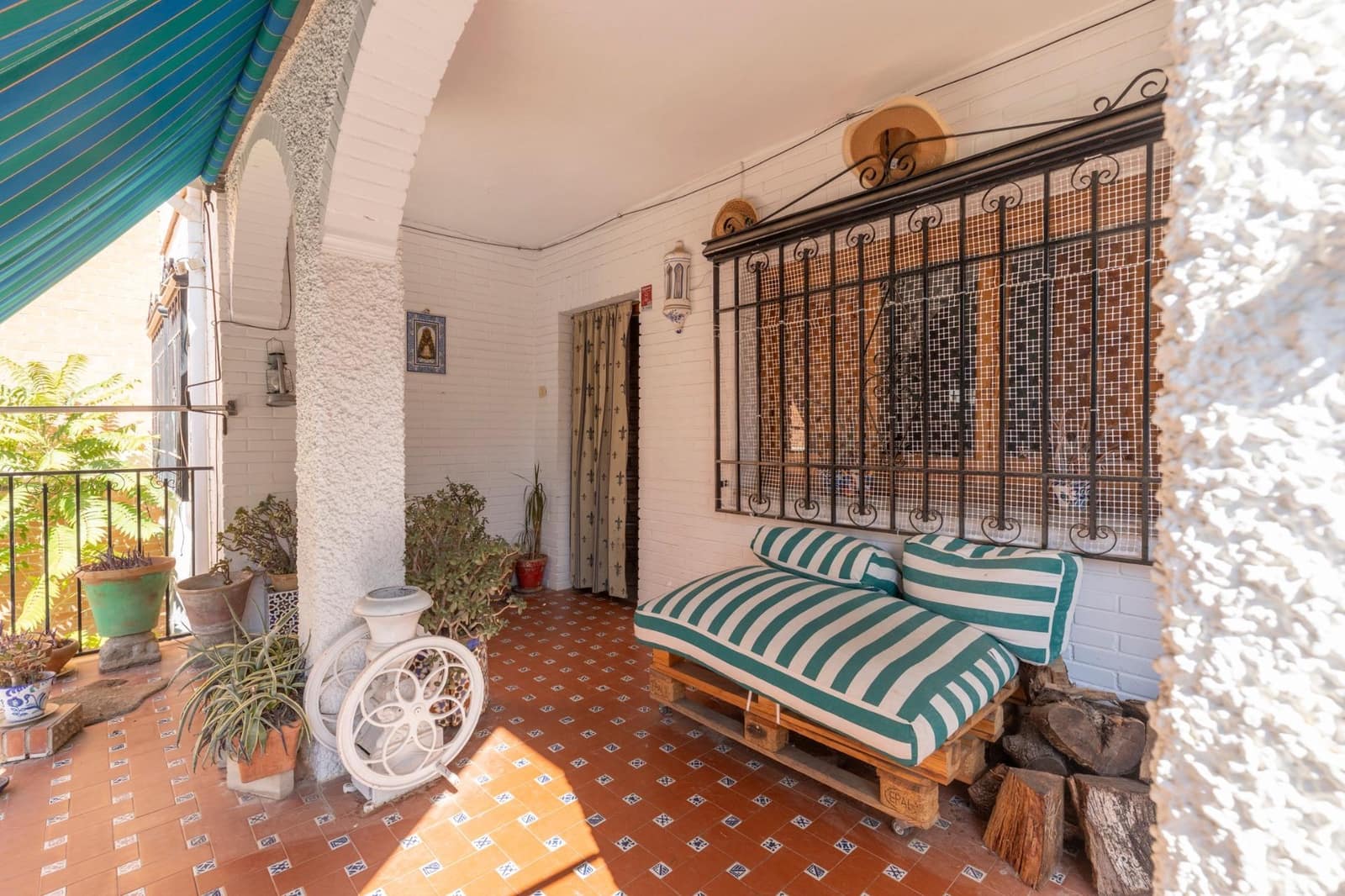 5 bedroom Villa for sale in La Zubia with garage - € 490,000 (Ref: 9427178)