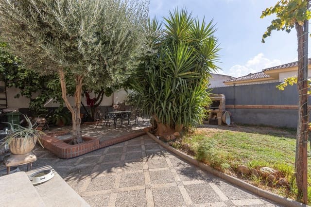 5 sovrum Villa till salu i La Zubia med garage - 490 000 € (Ref: 9427178)