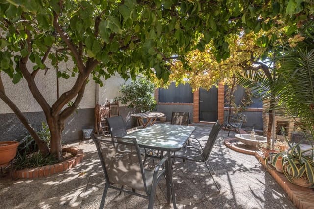 5 sovrum Villa till salu i La Zubia med garage - 490 000 € (Ref: 9427178)