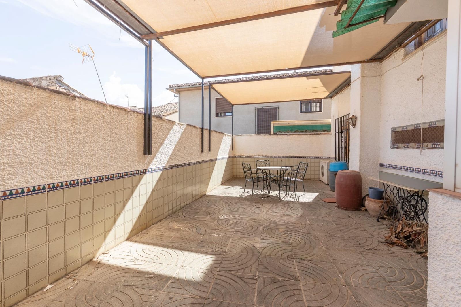 5 bedroom Villa for sale in La Zubia with garage - € 490,000 (Ref: 9427178)