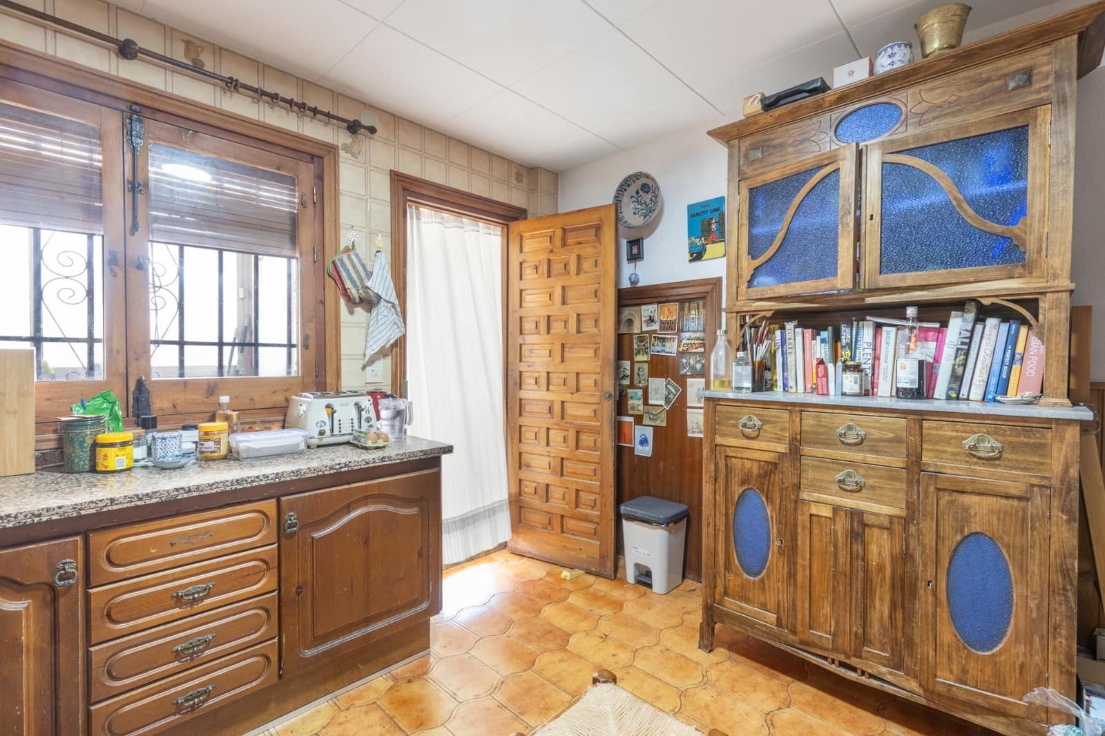 5 bedroom Villa for sale in La Zubia with garage - € 490,000 (Ref: 9427178)