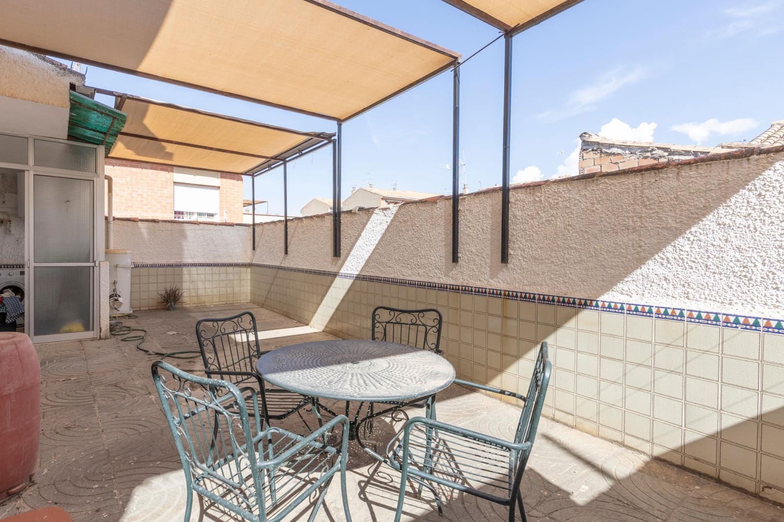 5 bedroom Villa for sale in La Zubia with garage - € 490,000 (Ref: 9427178)