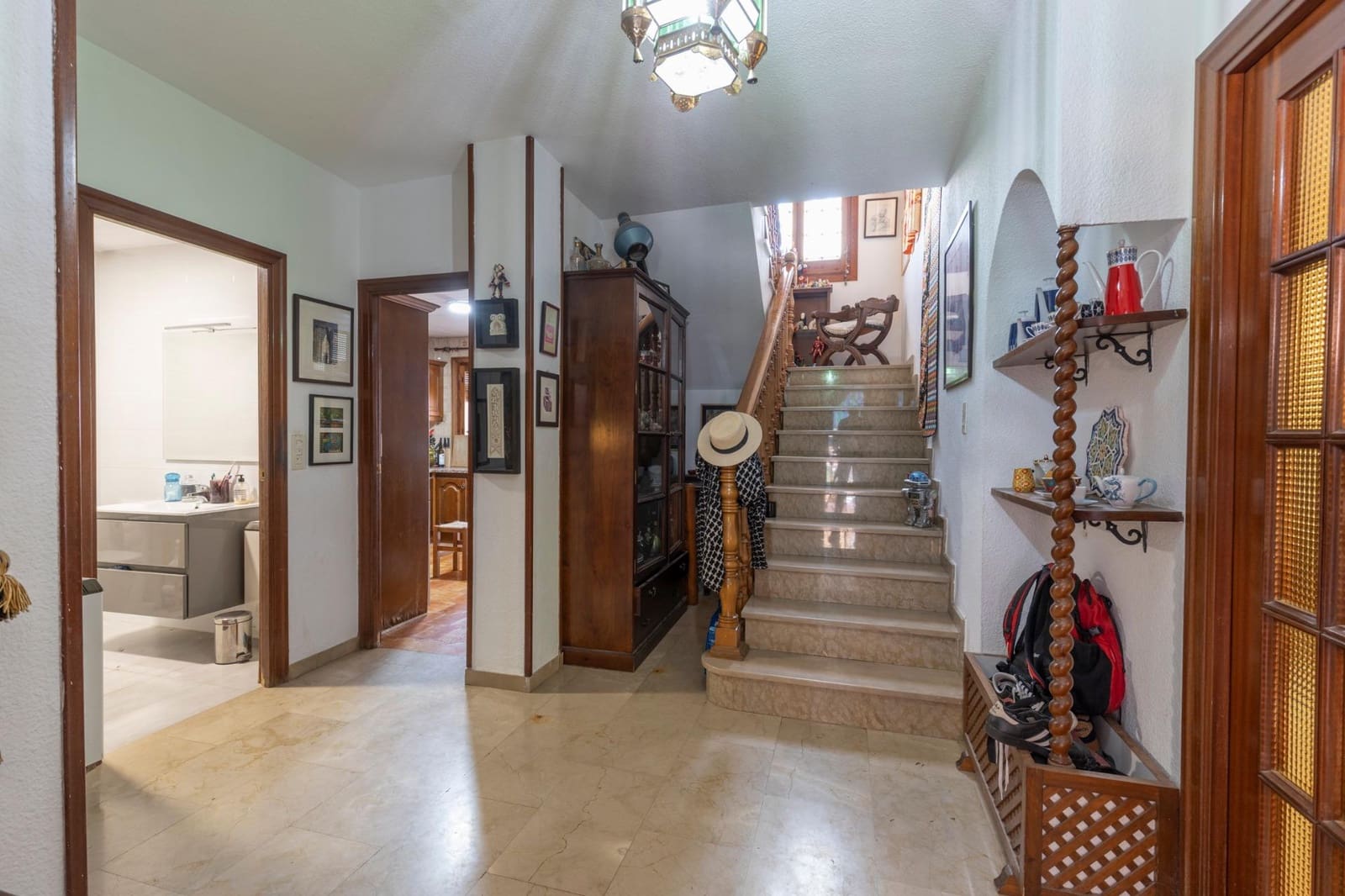 5 bedroom Villa for sale in La Zubia with garage - € 490,000 (Ref: 9427178)