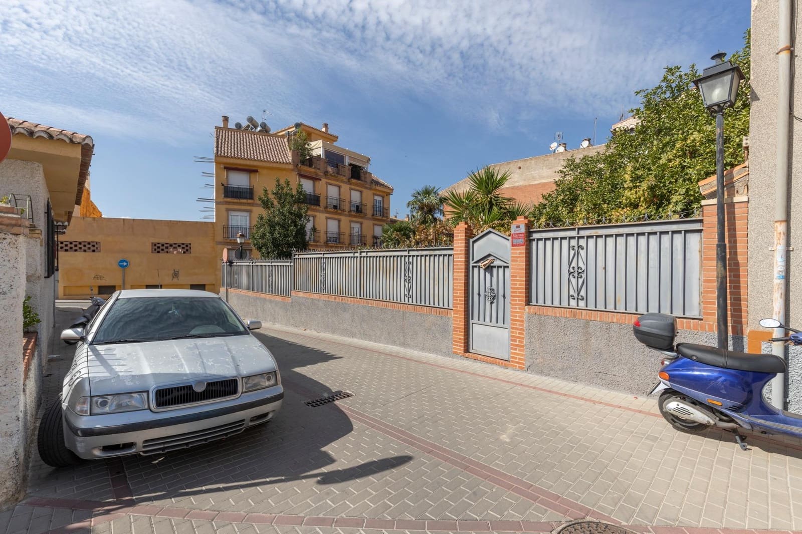 5 bedroom Villa for sale in La Zubia with garage - € 490,000 (Ref: 9427178)