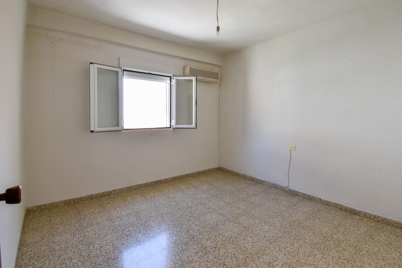 4 sypialnia Dom na sprzedaż w Maracena z garażem - 225 000 € (Ref: 9427185)