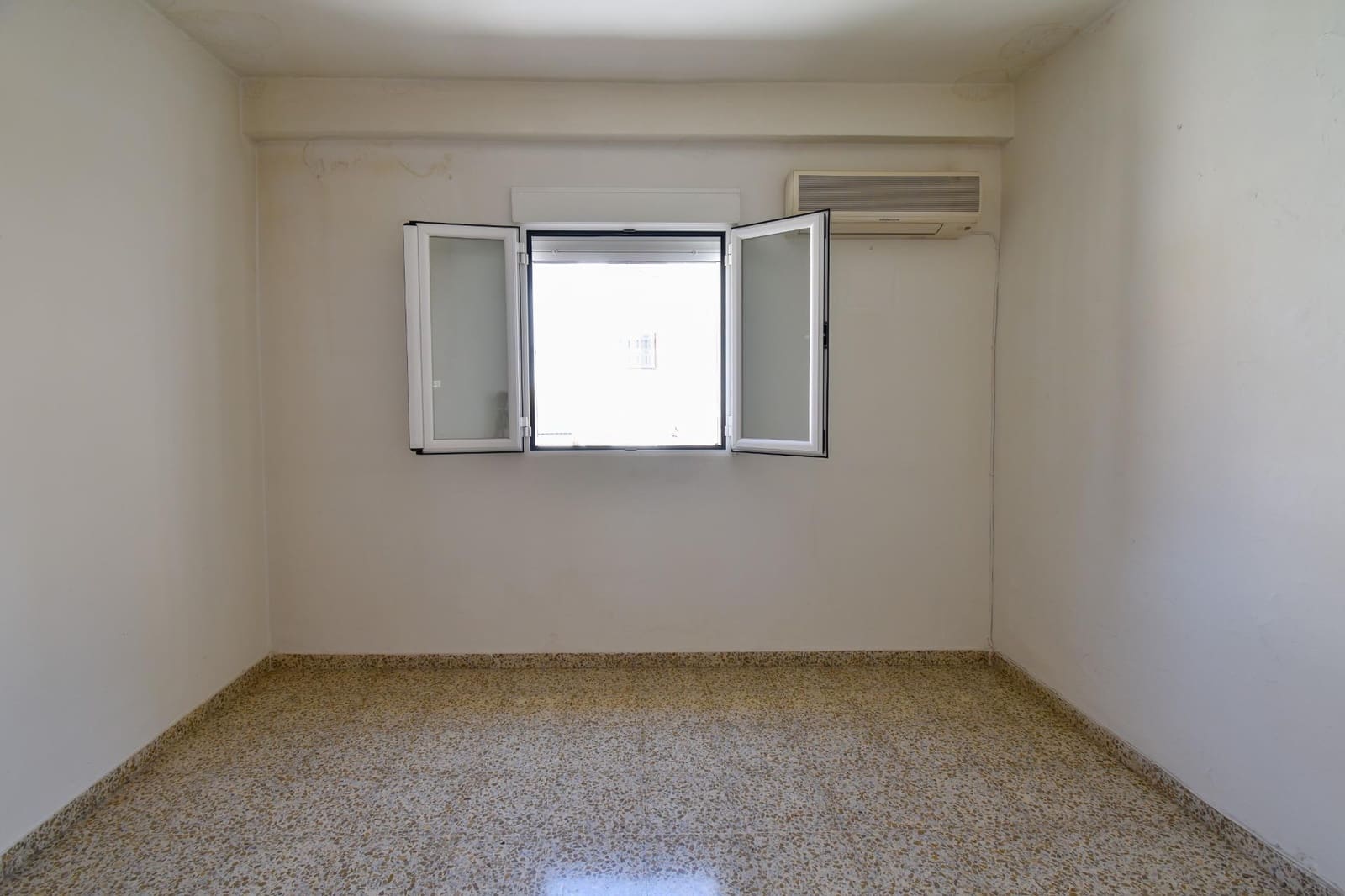 4 sypialnia Dom na sprzedaż w Maracena z garażem - 225 000 € (Ref: 9427185)