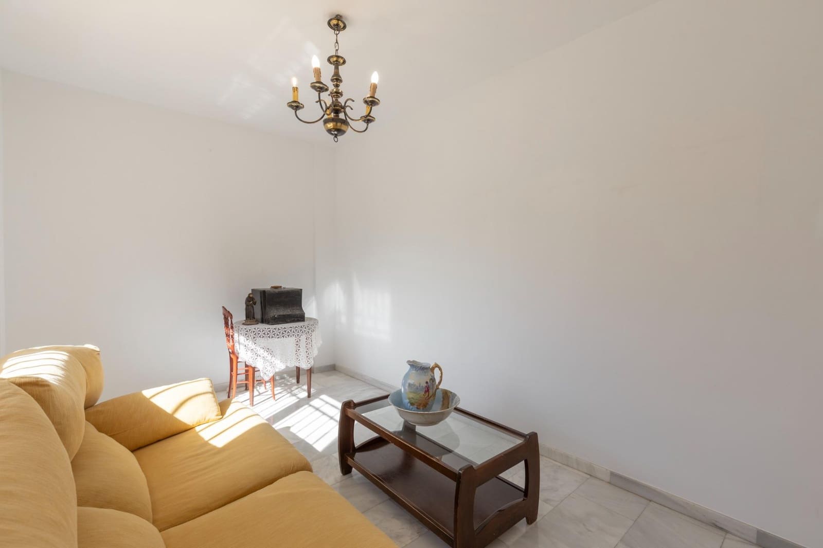 5 bedroom Semi-detached Villa for sale in Huetor Vega with garage - € 340,000 (Ref: 9427186)