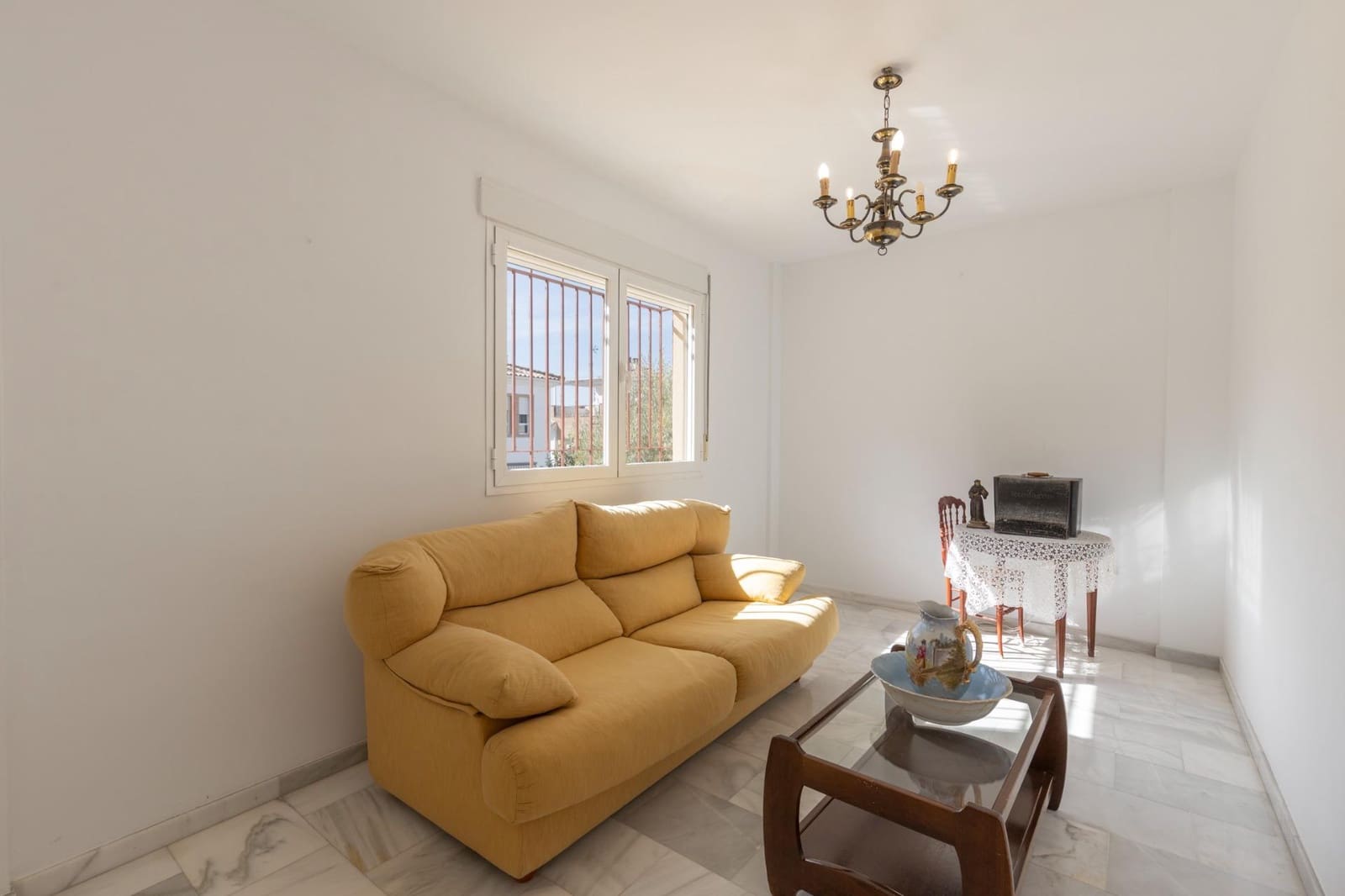 5 bedroom Semi-detached Villa for sale in Huetor Vega with garage - € 340,000 (Ref: 9427186)