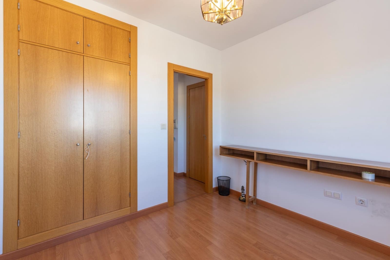 5 bedroom Semi-detached Villa for sale in Huetor Vega with garage - € 340,000 (Ref: 9427186)