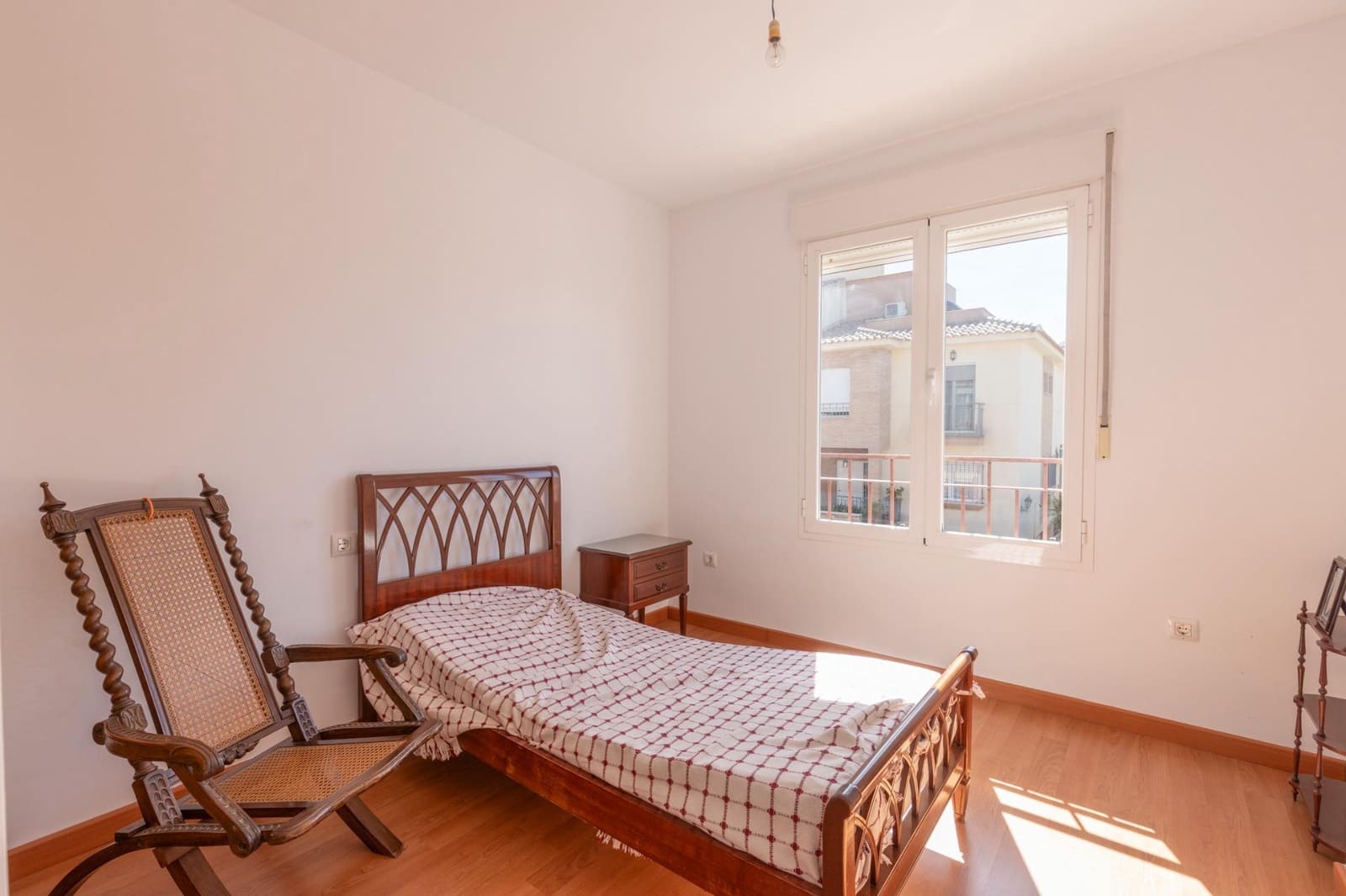 5 bedroom Semi-detached Villa for sale in Huetor Vega with garage - € 340,000 (Ref: 9427186)