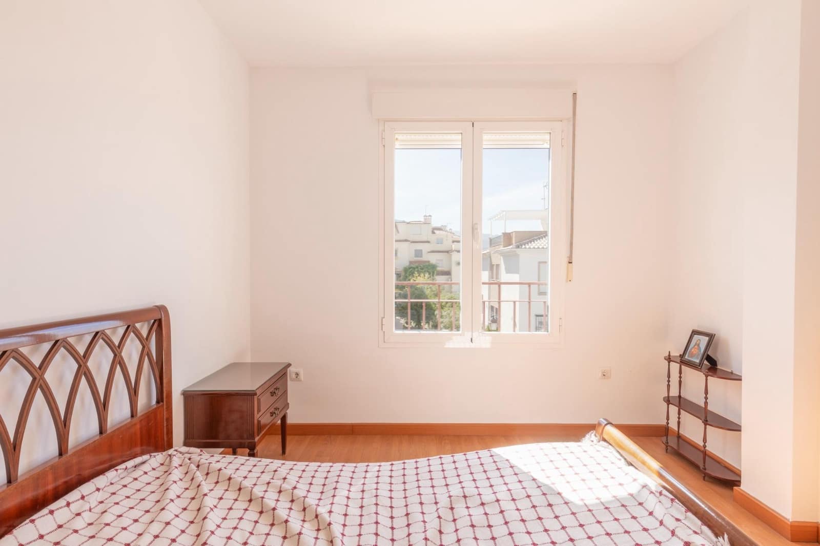 5 bedroom Semi-detached Villa for sale in Huetor Vega with garage - € 340,000 (Ref: 9427186)