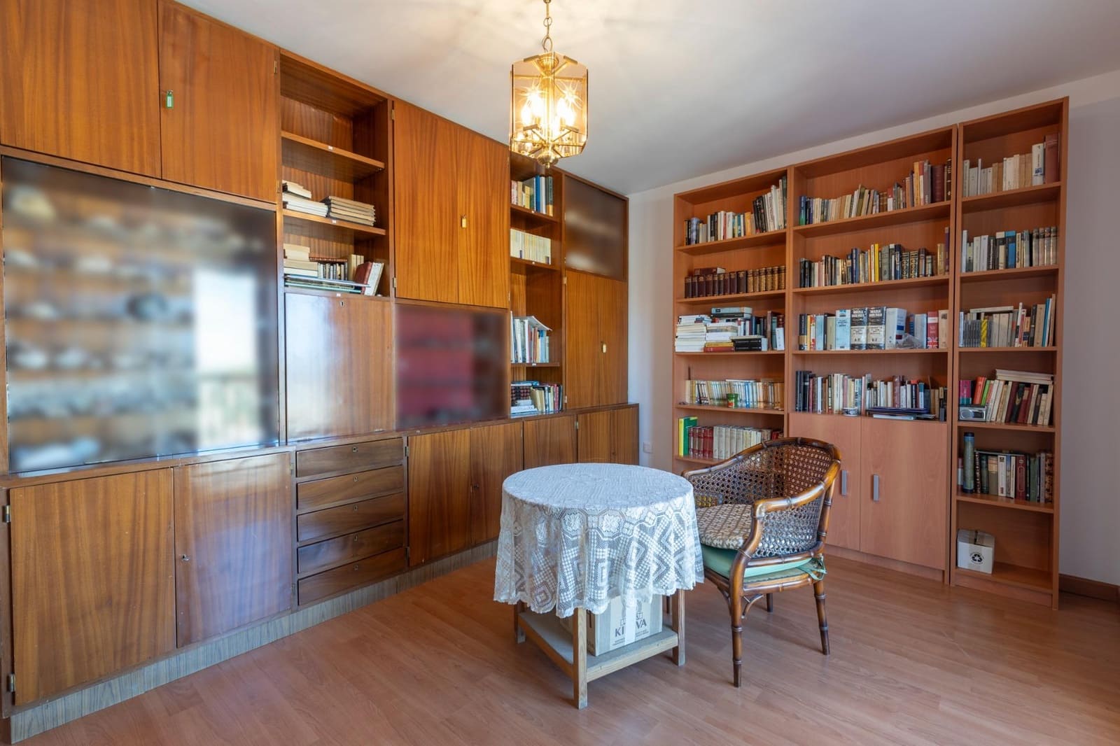 5 bedroom Semi-detached Villa for sale in Huetor Vega with garage - € 340,000 (Ref: 9427186)