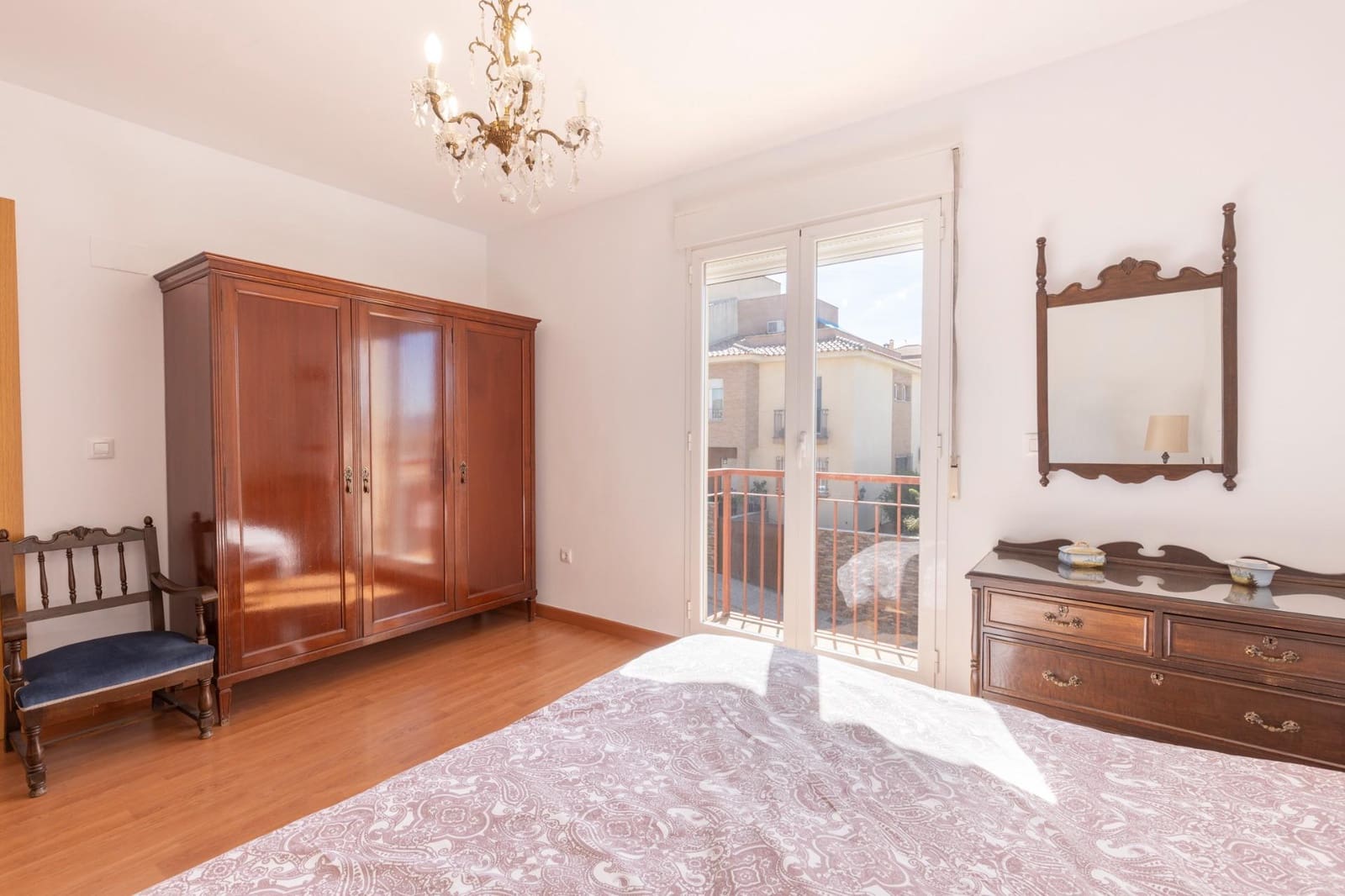 5 bedroom Semi-detached Villa for sale in Huetor Vega with garage - € 340,000 (Ref: 9427186)