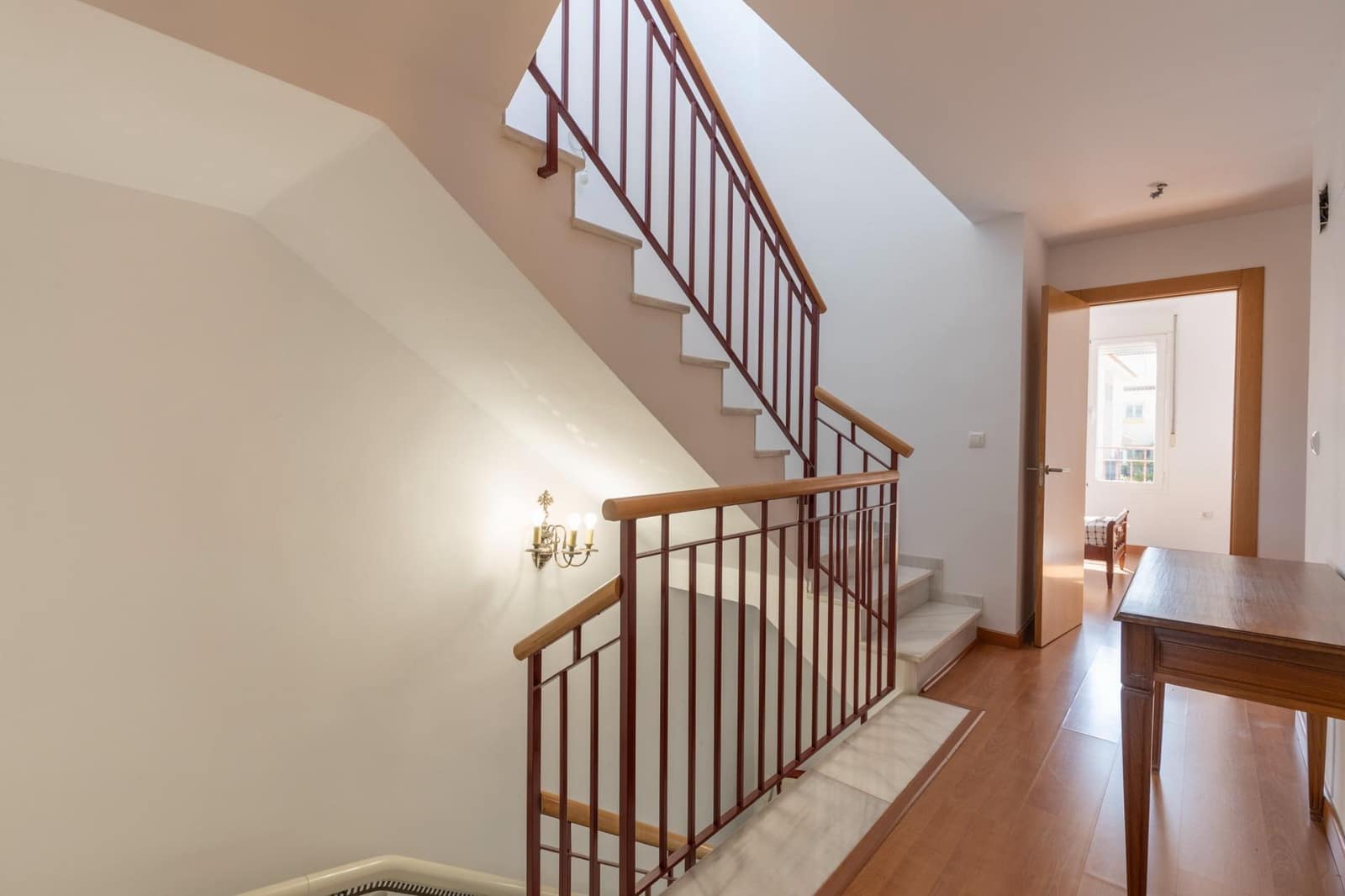 5 bedroom Semi-detached Villa for sale in Huetor Vega with garage - € 340,000 (Ref: 9427186)