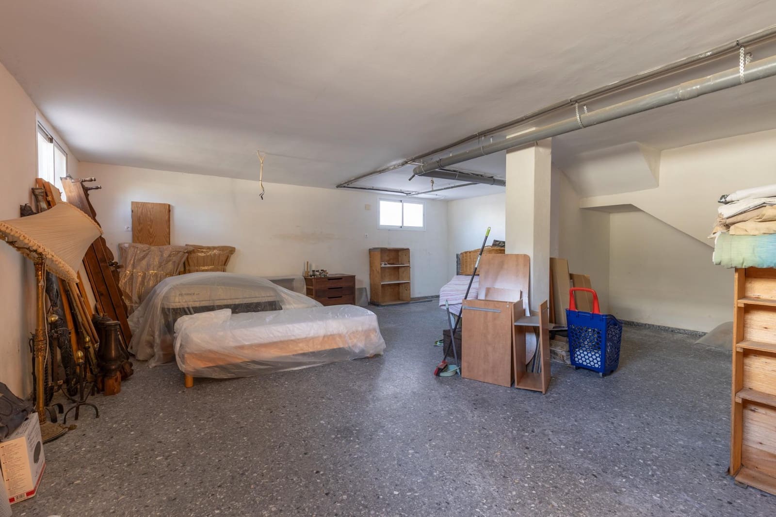 5 bedroom Semi-detached Villa for sale in Huetor Vega with garage - € 340,000 (Ref: 9427186)