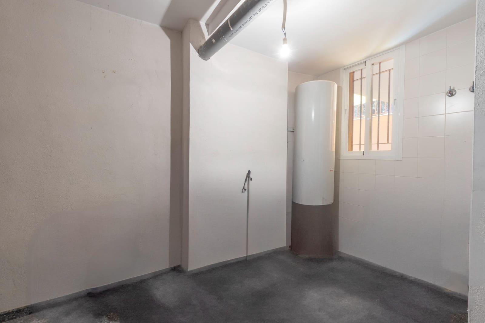 5 bedroom Semi-detached Villa for sale in Huetor Vega with garage - € 340,000 (Ref: 9427186)