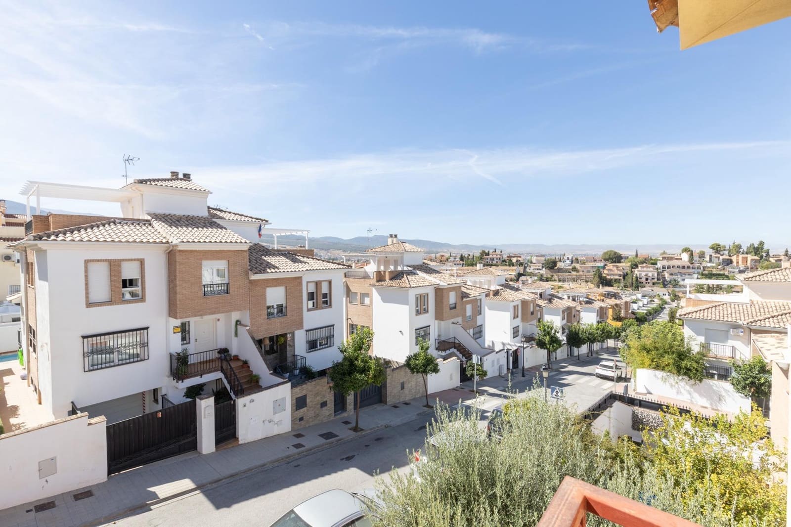 5 bedroom Semi-detached Villa for sale in Huetor Vega with garage - € 340,000 (Ref: 9427186)