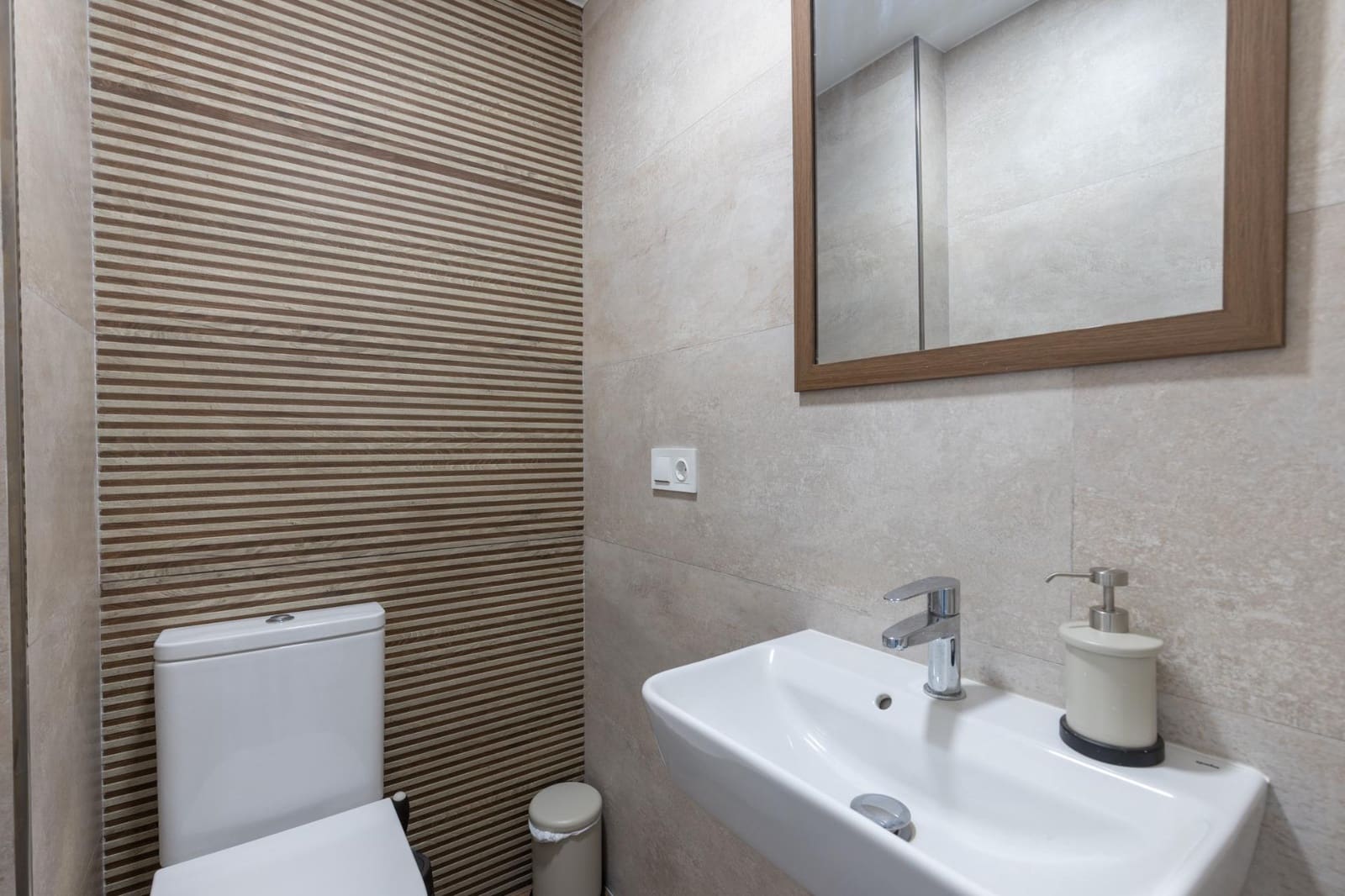 2 Zimmer Haus zu verkaufen in Granada Stadt mit Garage - 340.000 € (Ref: 9427187)