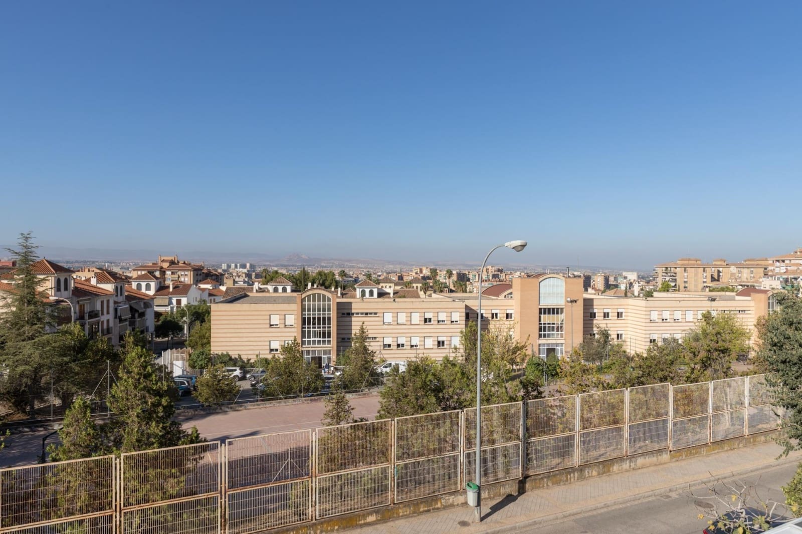 2 Zimmer Haus zu verkaufen in Granada Stadt mit Garage - 340.000 € (Ref: 9427187)