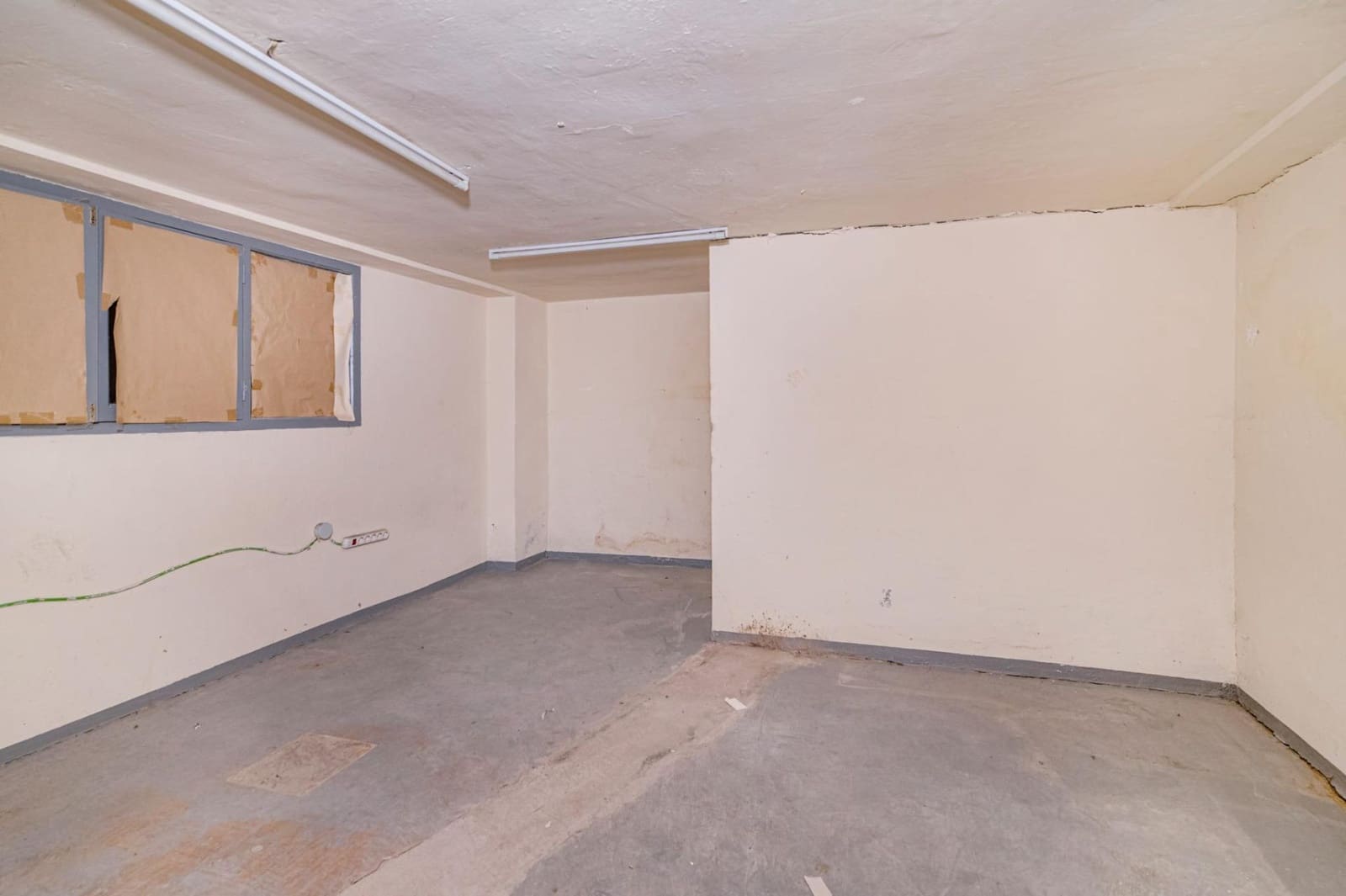 Commercieel te koop in Granada stad - € 290.000 (Ref: 9431264)