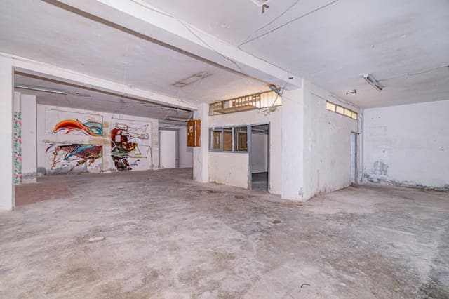 Commercieel te koop in Granada stad - € 290.000 (Ref: 9431264)