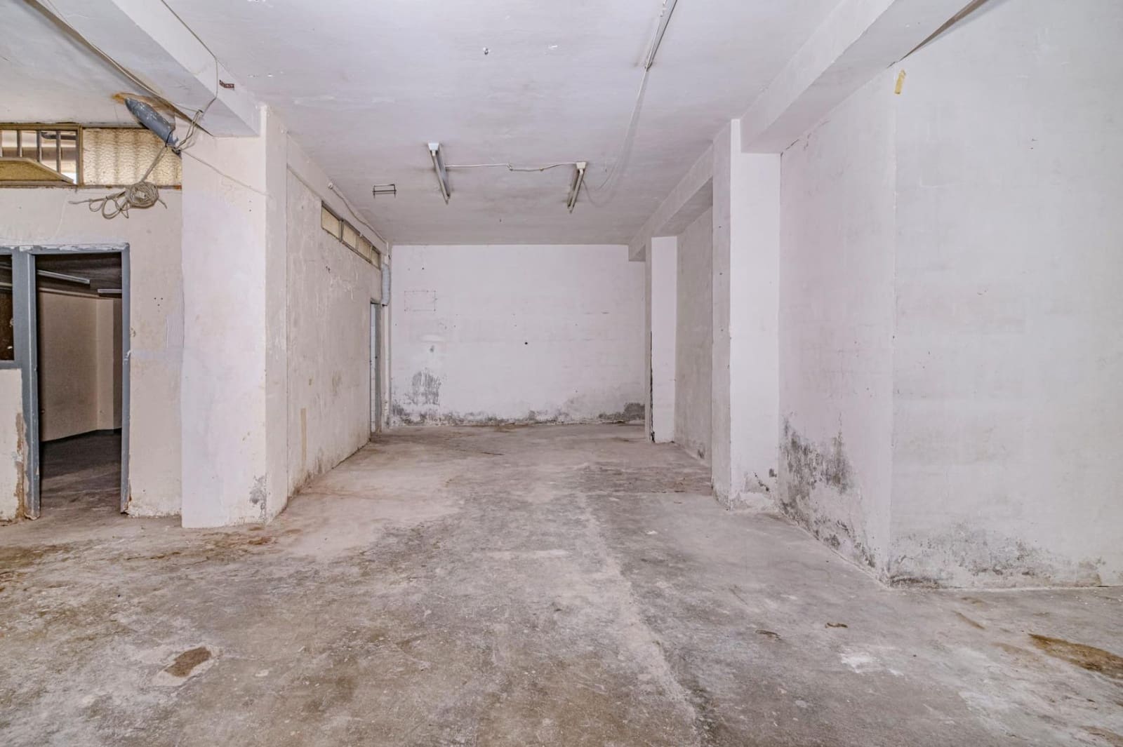 Commercieel te koop in Granada stad - € 290.000 (Ref: 9431264)