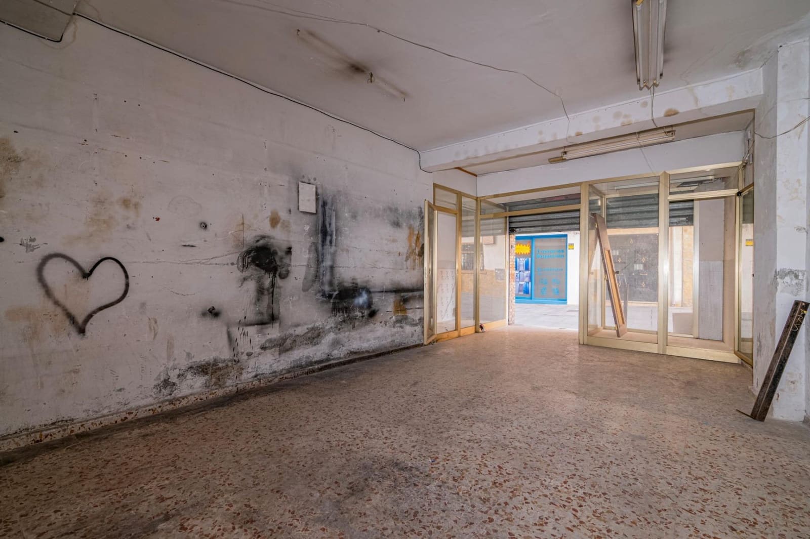 Commercieel te koop in Granada stad - € 290.000 (Ref: 9431264)