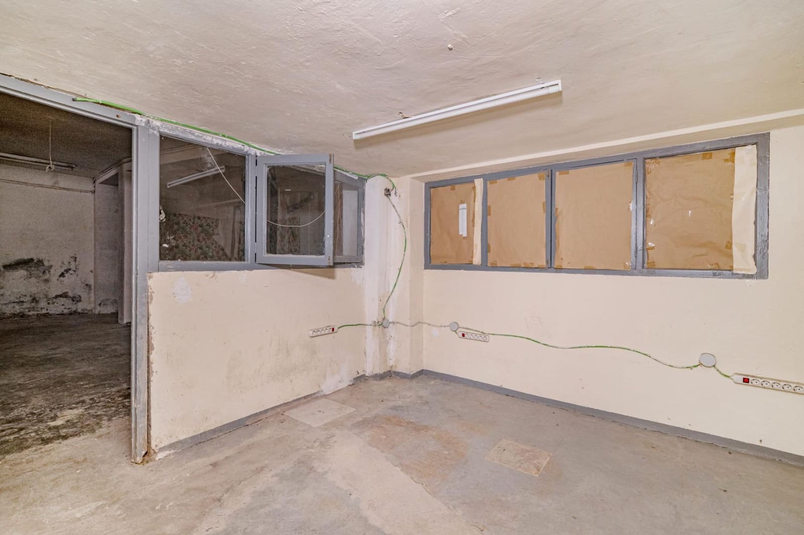 Commercieel te koop in Granada stad - € 290.000 (Ref: 9431264)