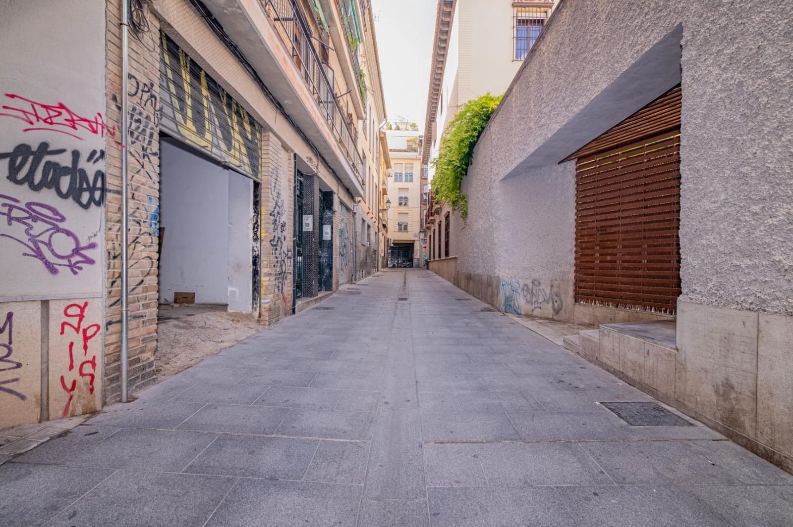 Commercieel te koop in Granada stad - € 290.000 (Ref: 9431264)