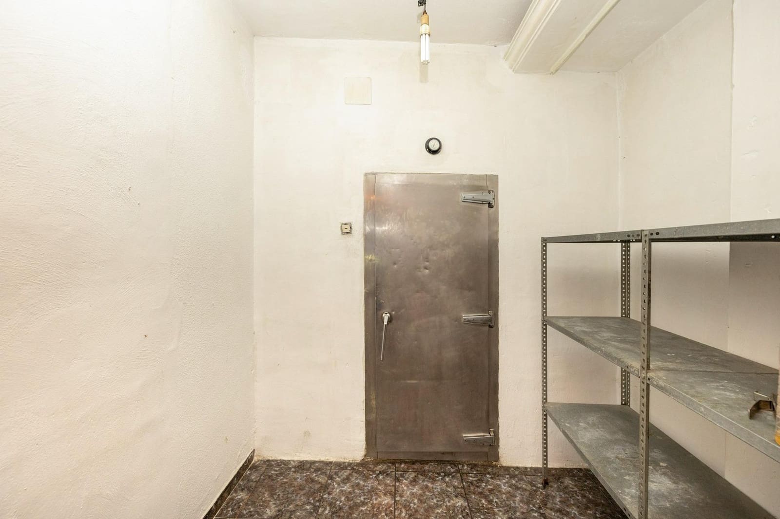 8 bedroom Commercial for sale in Pinos Puente with garage - € 285,450 (Ref: 9431798)