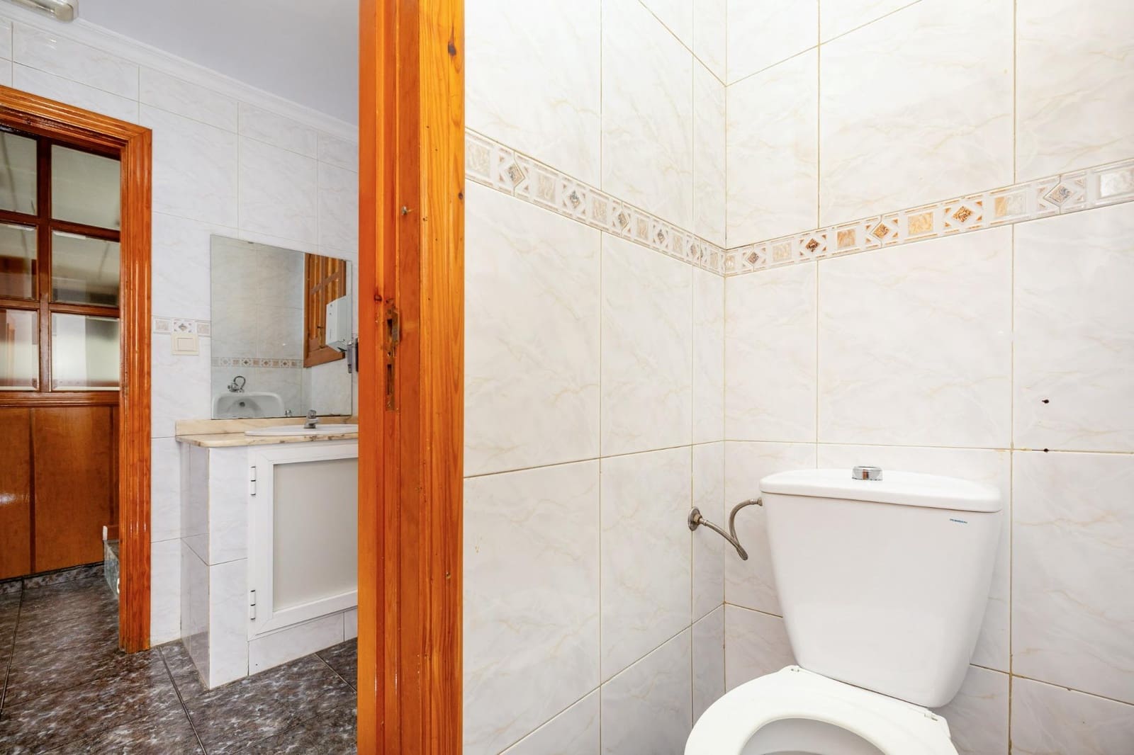 8 bedroom Commercial for sale in Pinos Puente with garage - € 285,450 (Ref: 9431798)