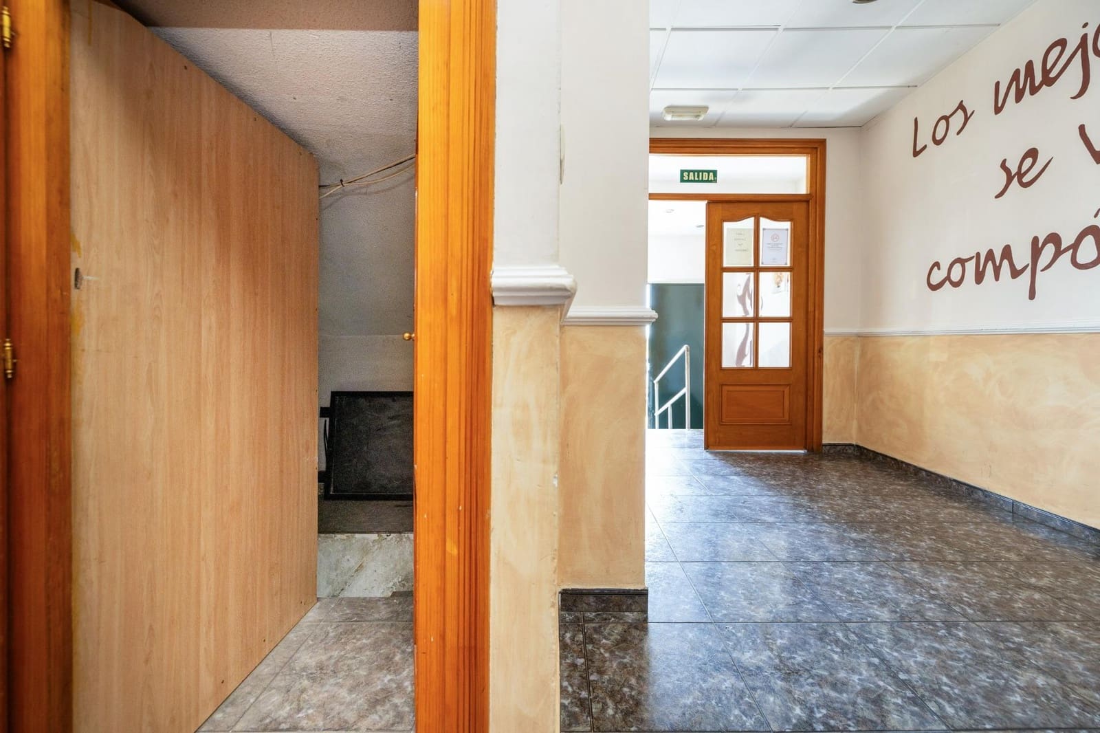 8 bedroom Commercial for sale in Pinos Puente with garage - € 285,450 (Ref: 9431798)