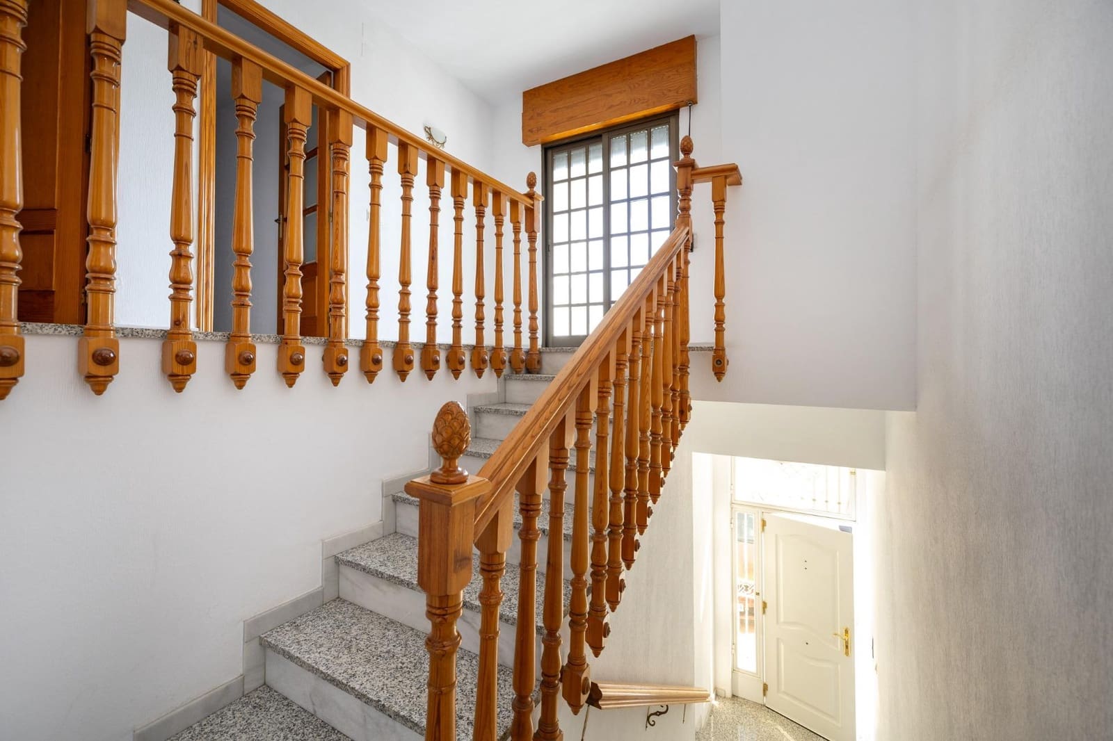 8 bedroom Commercial for sale in Pinos Puente with garage - € 285,450 (Ref: 9431798)