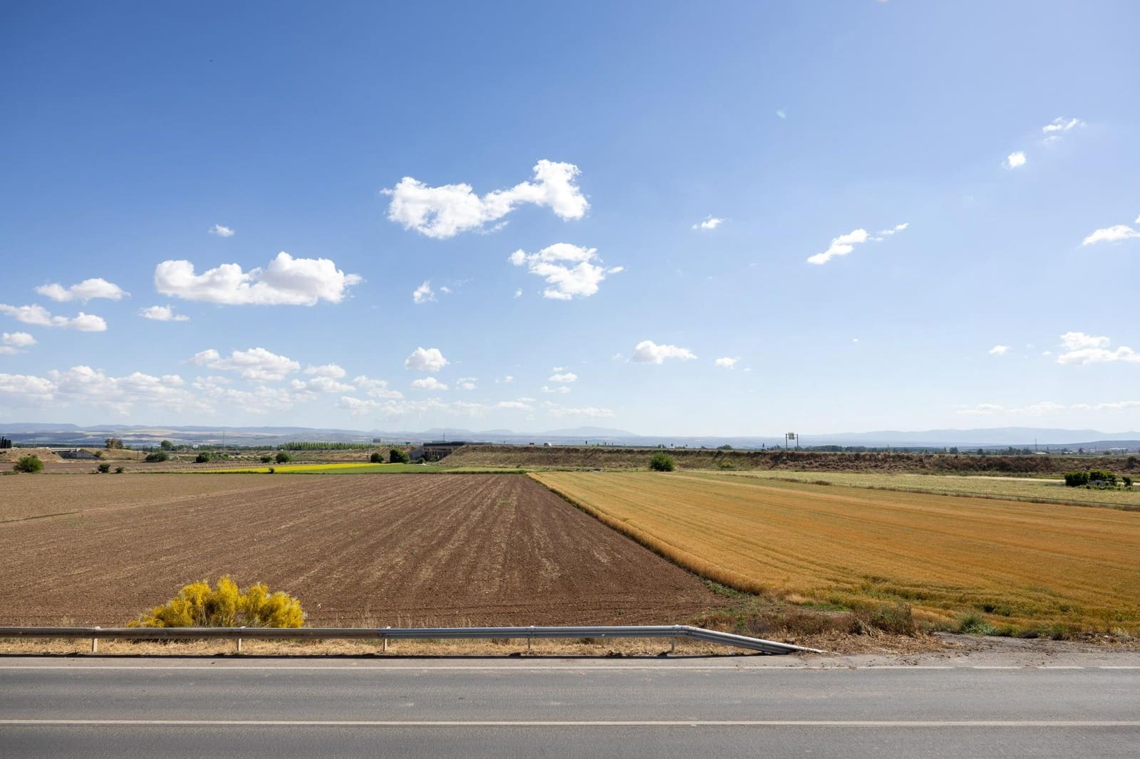 8 bedroom Commercial for sale in Pinos Puente with garage - € 285,450 (Ref: 9431798)