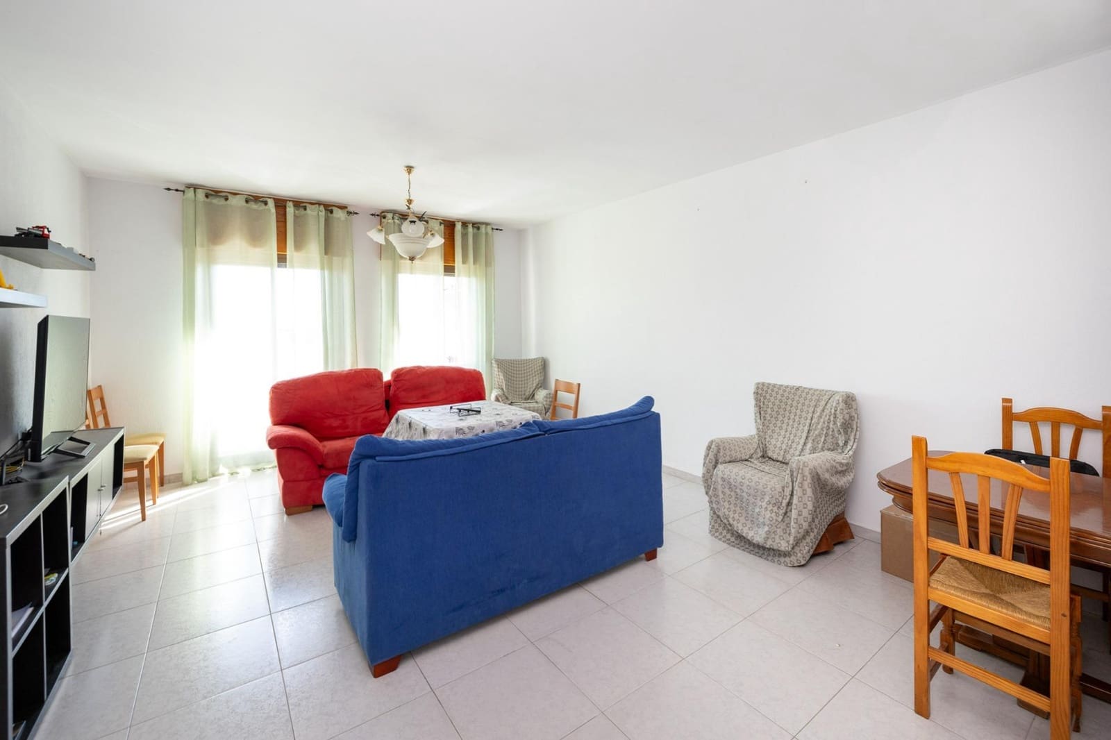 8 bedroom Commercial for sale in Pinos Puente with garage - € 285,450 (Ref: 9431798)