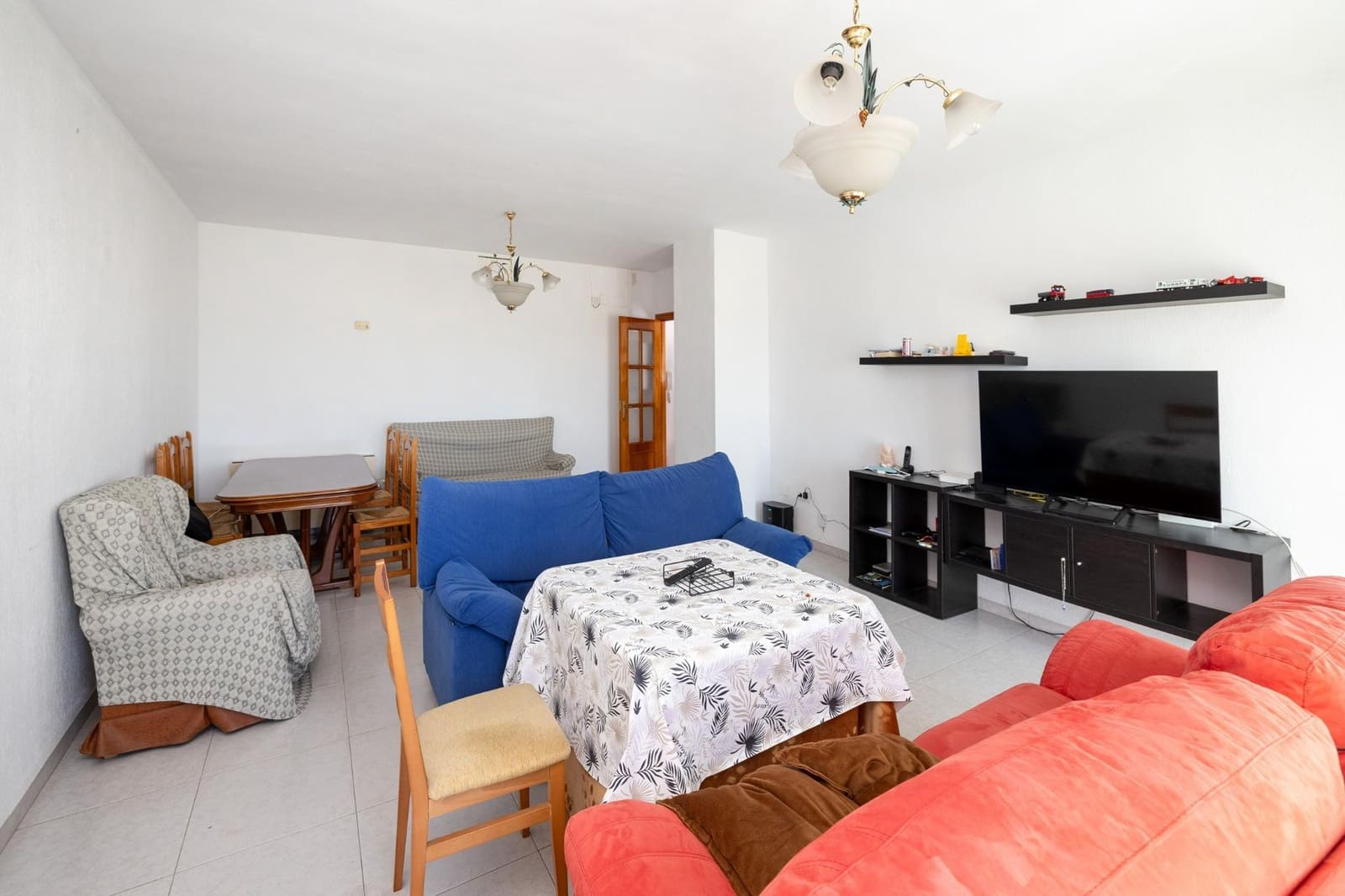 8 bedroom Commercial for sale in Pinos Puente with garage - € 285,450 (Ref: 9431798)