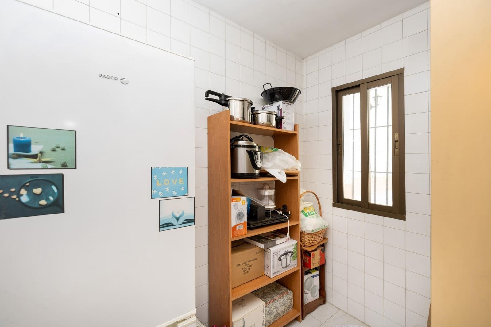 8 bedroom Commercial for sale in Pinos Puente with garage - € 285,450 (Ref: 9431798)