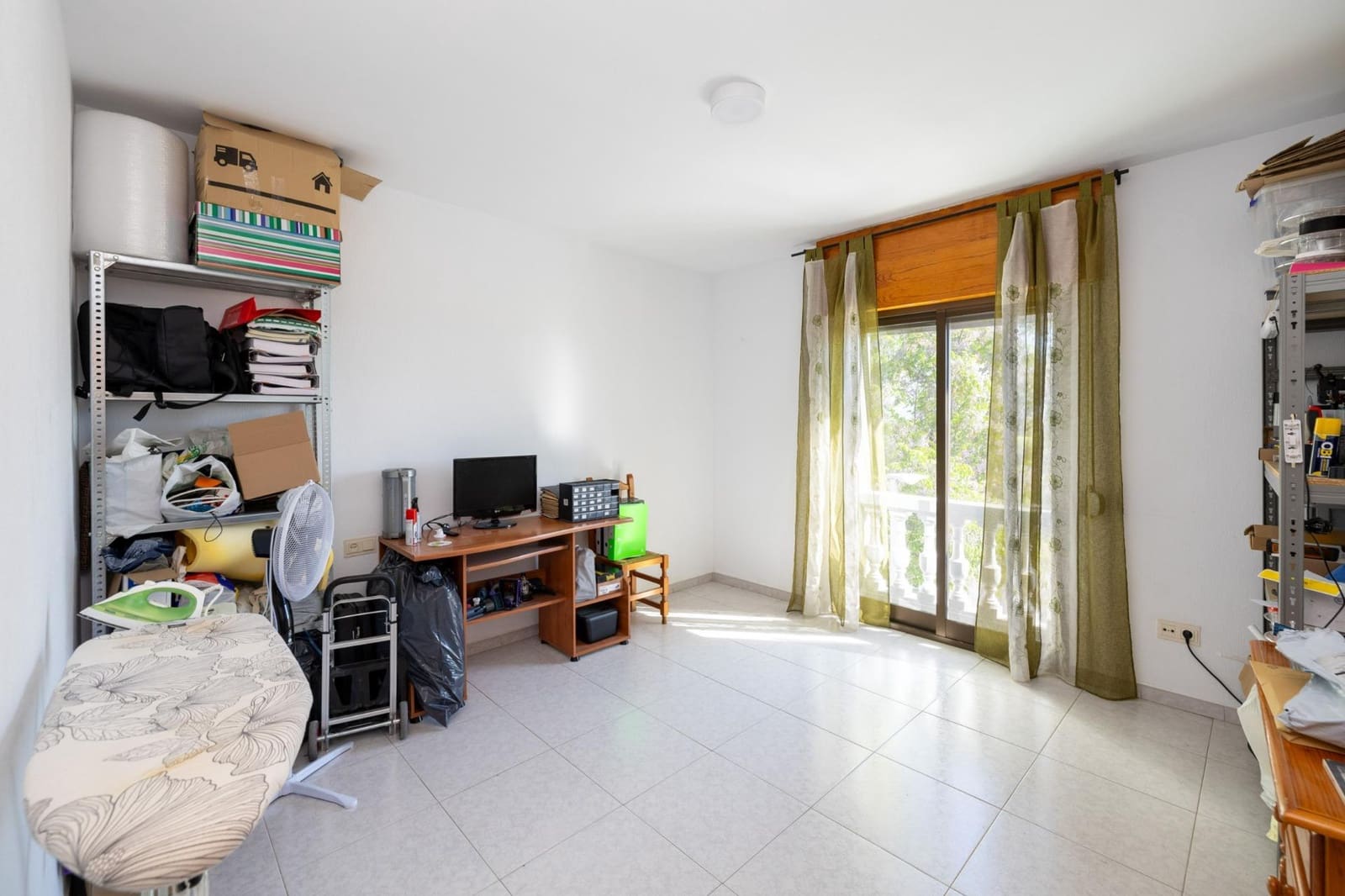 8 bedroom Commercial for sale in Pinos Puente with garage - € 285,450 (Ref: 9431798)