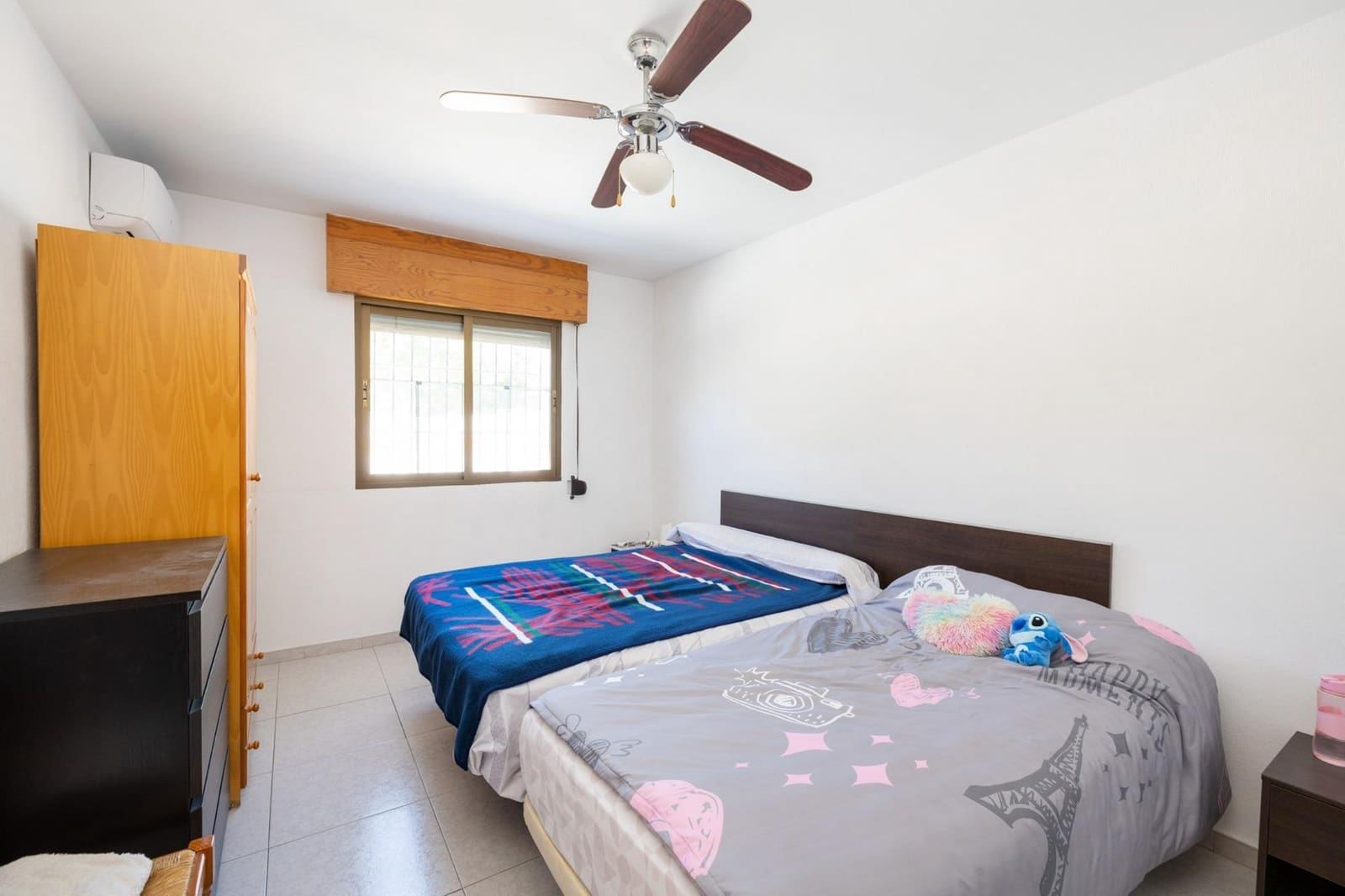 8 bedroom Commercial for sale in Pinos Puente with garage - € 285,450 (Ref: 9431798)