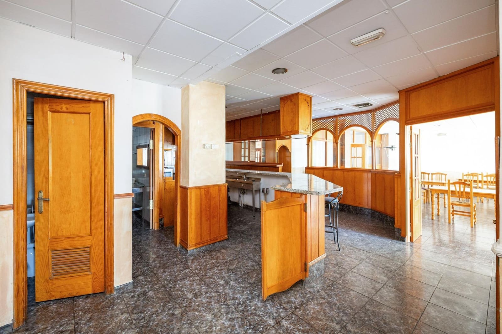 8 bedroom Commercial for sale in Pinos Puente with garage - € 285,450 (Ref: 9431798)