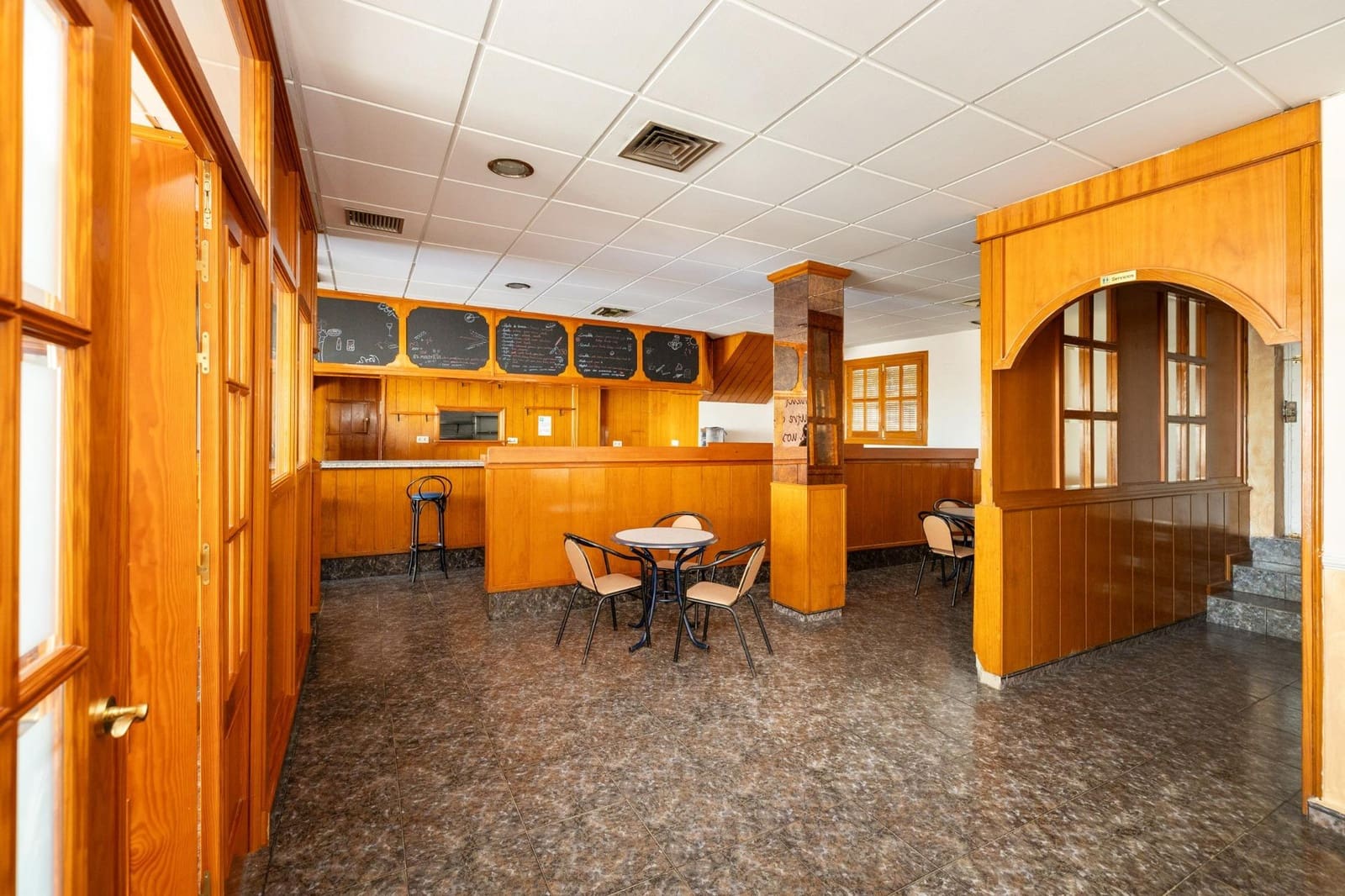 8 bedroom Commercial for sale in Pinos Puente with garage - € 285,450 (Ref: 9431798)