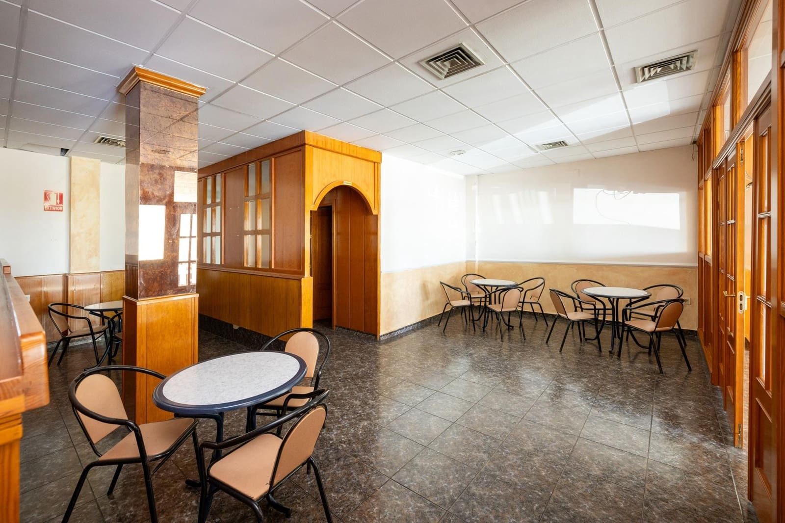 8 bedroom Commercial for sale in Pinos Puente with garage - € 285,450 (Ref: 9431798)