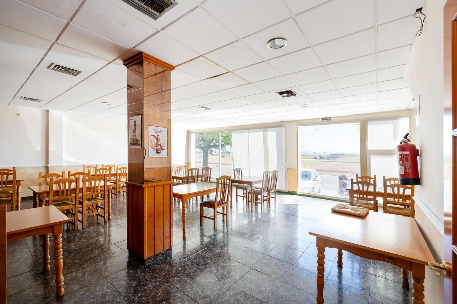 8 bedroom Commercial for sale in Pinos Puente with garage - € 285,450 (Ref: 9431798)