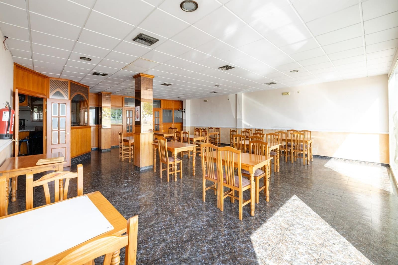 8 bedroom Commercial for sale in Pinos Puente with garage - € 285,450 (Ref: 9431798)