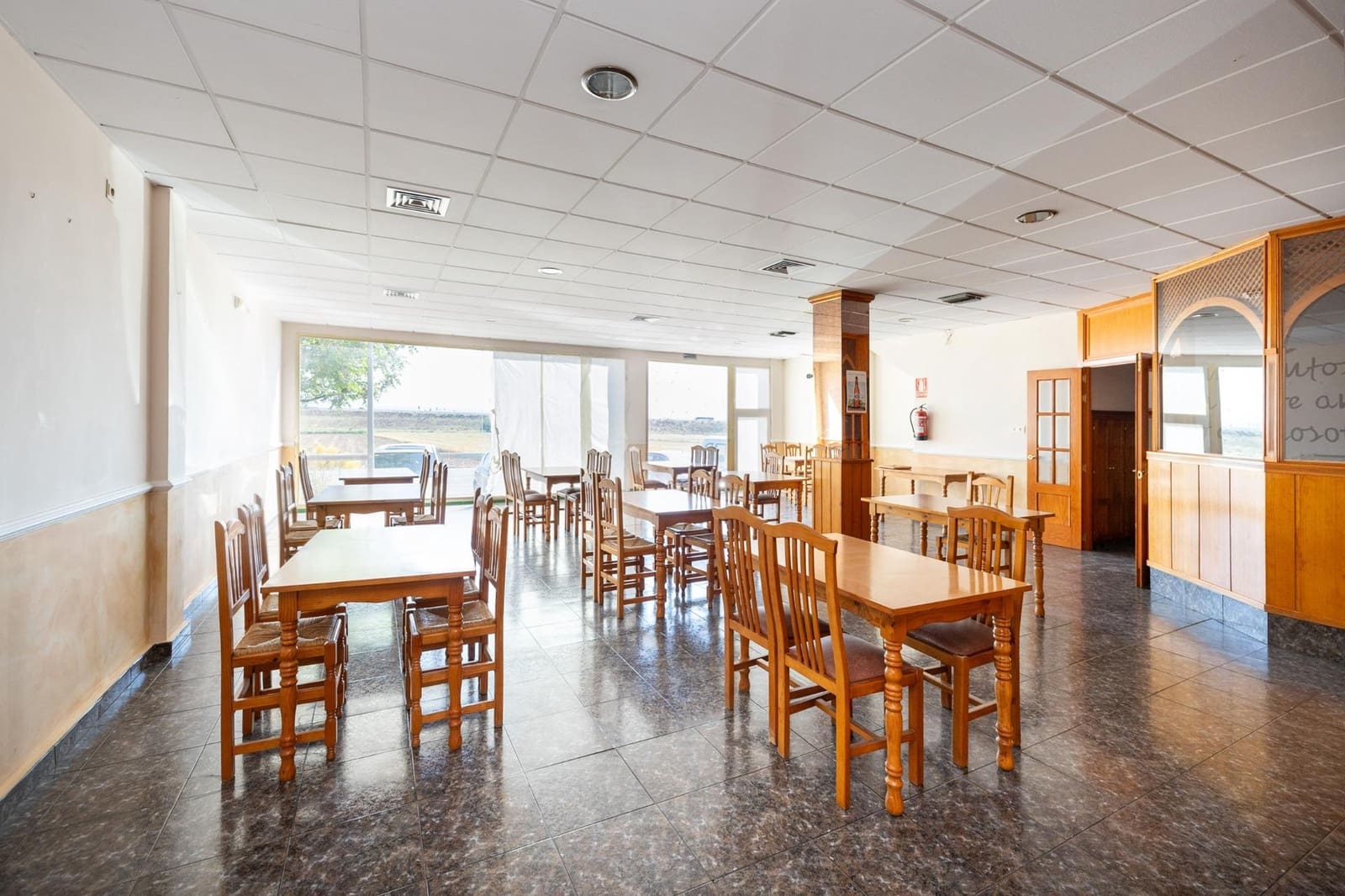 8 bedroom Commercial for sale in Pinos Puente with garage - € 285,450 (Ref: 9431798)