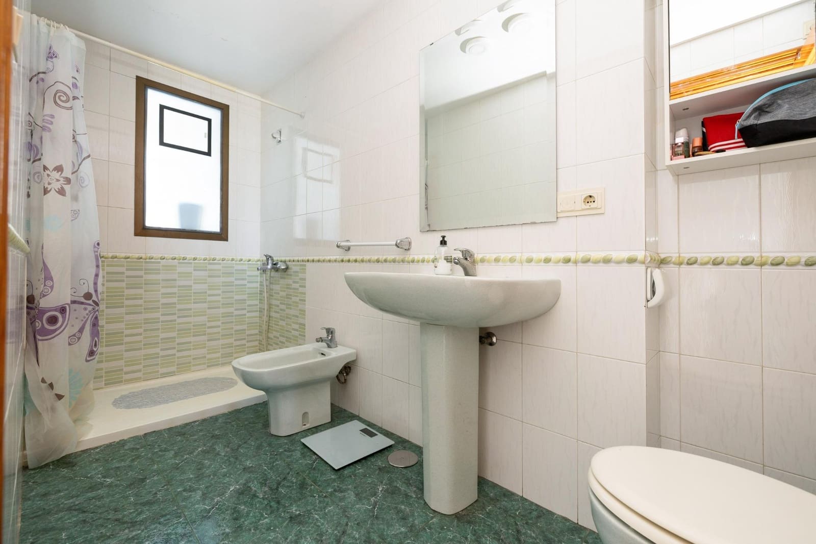 8 bedroom Commercial for sale in Pinos Puente with garage - € 285,450 (Ref: 9431798)