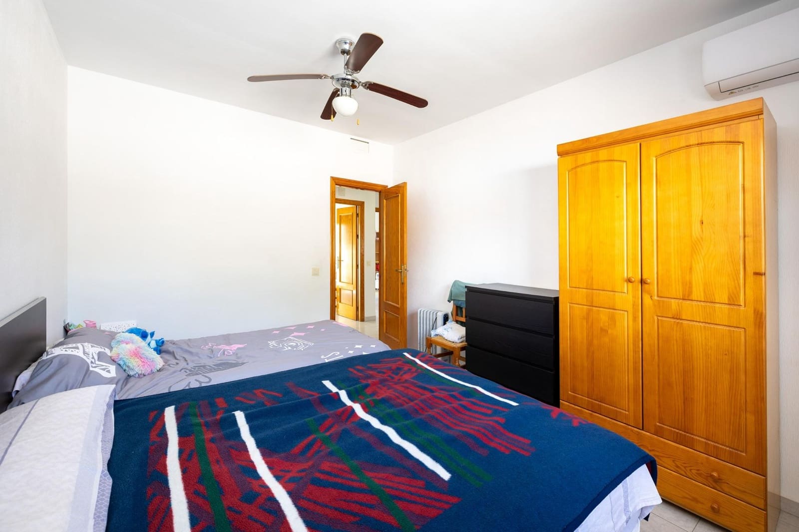 8 bedroom Commercial for sale in Pinos Puente with garage - € 285,450 (Ref: 9431798)